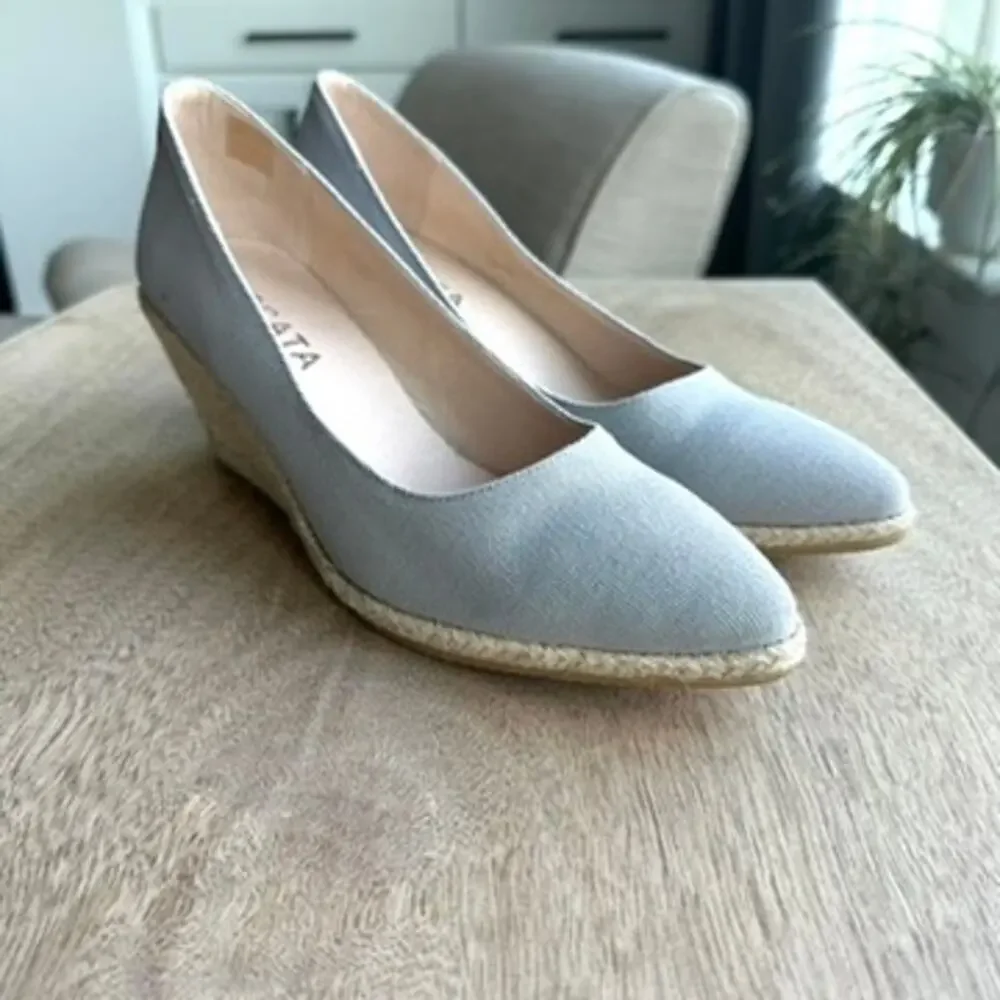 NWOT Viscata Barcelona‎ Roses U-Cut Canvas: medium wedge slip on espadrilles